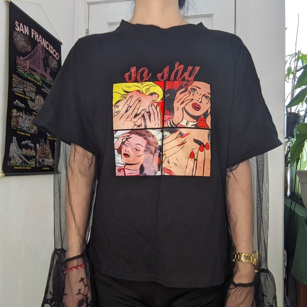 Graphic mesh sleeve shirt